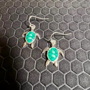 Turtle Earrings Green and Silver Made of Sterling Silver